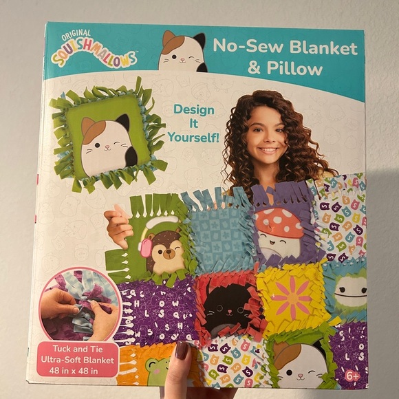 Squishmallows Pattern No-Sew Blanket & Pillow Tween DIY Craft Kit, Limited- NWT - Picture 10 of 11